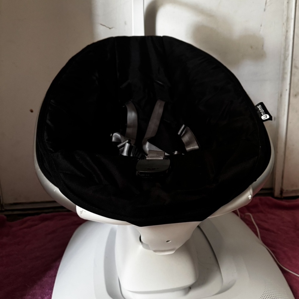 Sleek Black Baby Rocker by 4moms